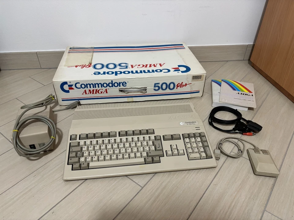 COMMODORE AMIGA 500 PLUS - A500+