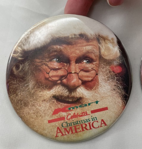 Kmart Celebrates Christmas in American Button Pins Set of 2 Vintage Holiday - Imagen 2 de 12