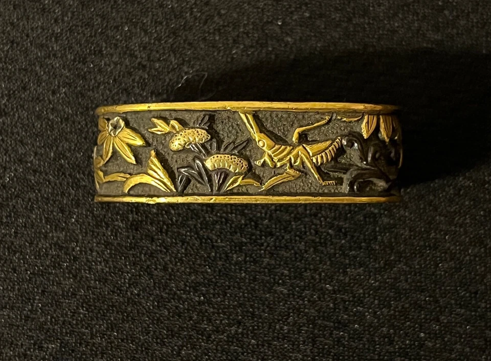 Antigua Espada Japonesa FUCHI -SHAKUDO Y ORO Katana Tosogu - Motivo MANTIS ORADORA Foto 4 de 4