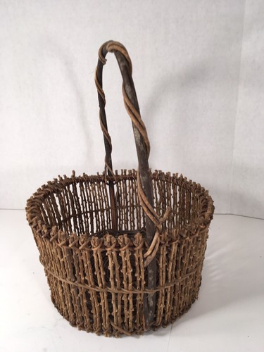 LARGE VINTAGE ANTQ PRIMITIVE HANDMADE ROUND WOVEN TWIG VINE WOOD FARM BASKET 10” - Picture 7 of 10