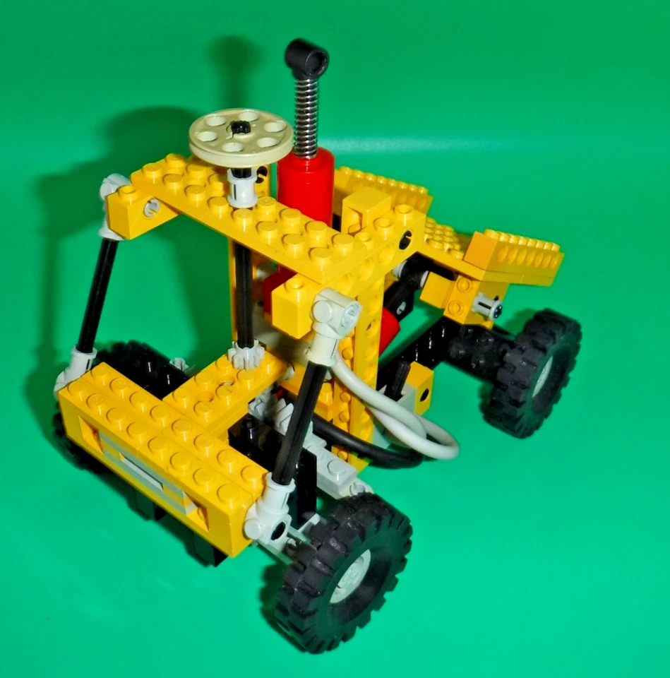 LEGO Technic 8040 Universal Building Set, photo 2 of 5