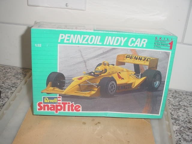 REVELL---SNAP-----PENNZOIL INDY CAR