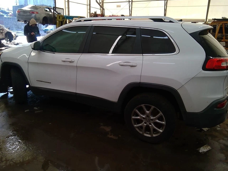 Driver Corner/Park Light Park Lamp-turn Signal Fits 14-18 CHEROKEE 6869638 - Image 2 of 4