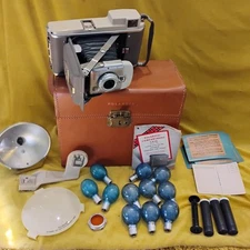 Vintage Polaroid Land Camera Model 80A Lot w Case Flash Bulbs & Accessories READ