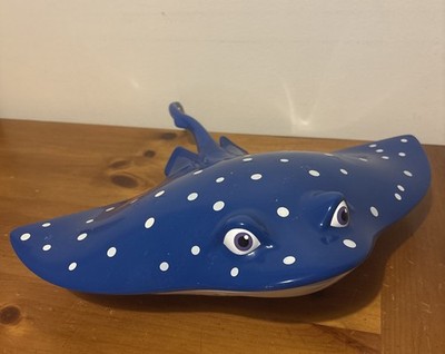 2015 disney pixar dory finding nemo Mr. Ray stingray carrying case with wheels