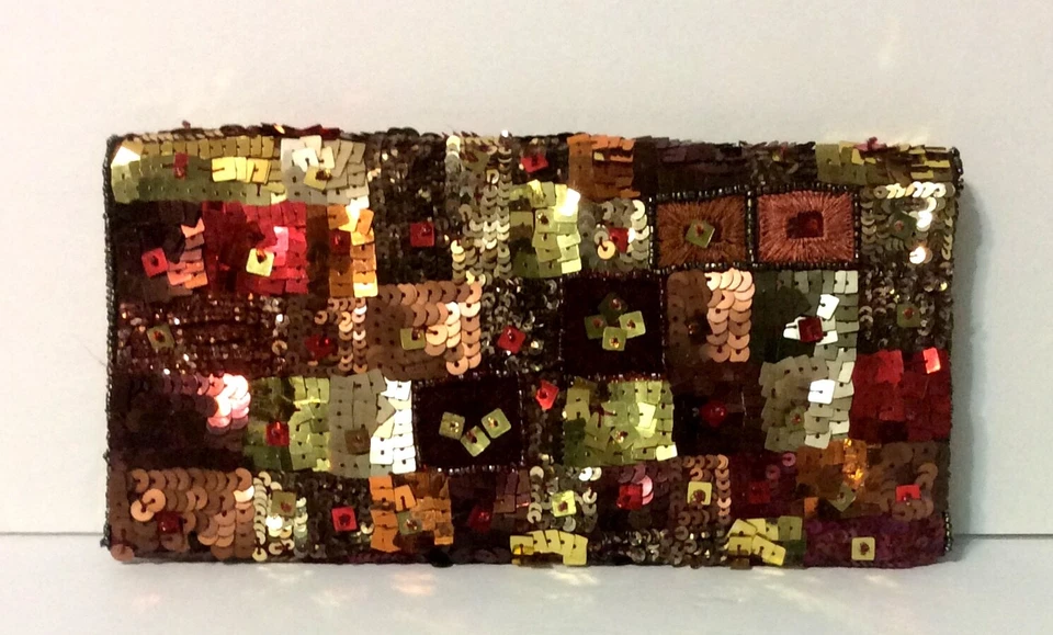 Bolso sin asas/bolso de mano/cartera de lentejuelas rojas Chico's (9-1/4" x 4-3/4") Foto 4 de 4