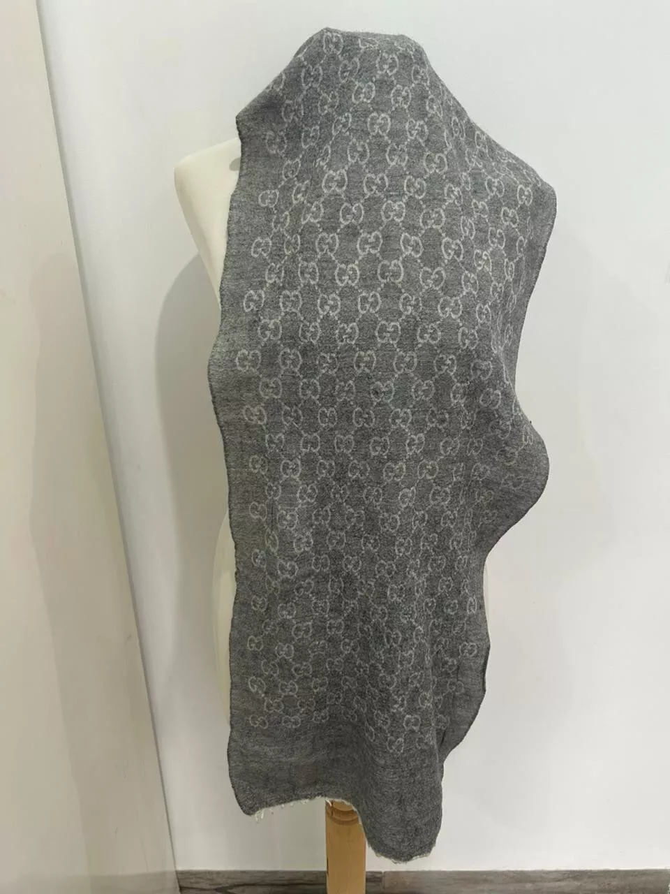 S15# Foulard Gucci monogramme rectangle laine/soie 59/14 pouces made in italy a défauts