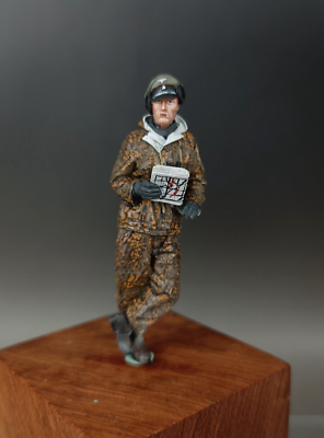 1/35 Built and Painted Resin WWII German SS Panzer Commander in