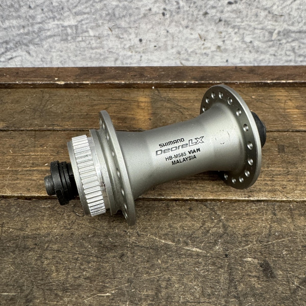 Vintage Shimano Deore LX HB-M585 Front Hub 32H Center Lock Disc