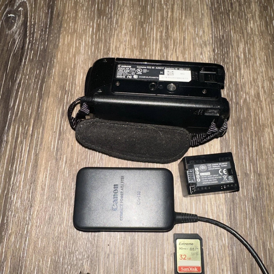 Canon VIXIA HF R40 HD 53x Image Stabilized Optical Zoom Camcorder Bundle - Image 3 of 4