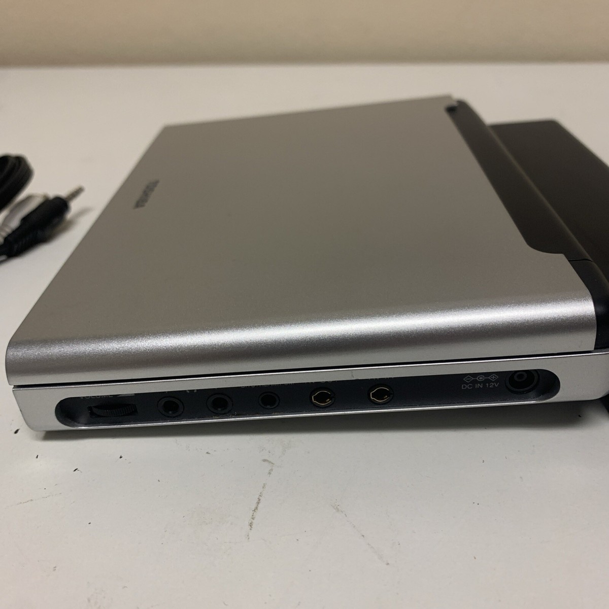Toshiba SD-P1600 Portable DVD Player (7