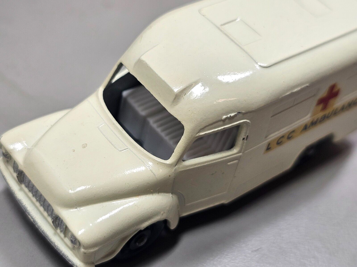 Vintage 1962 Matchbox Lesney NO. 14 Lomas Ambulance Made In