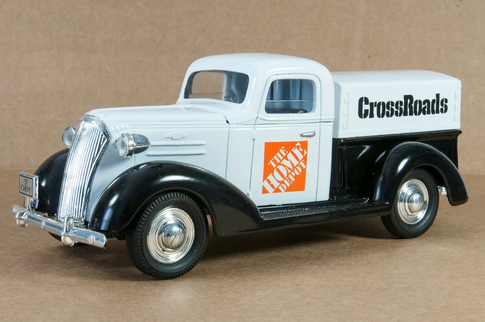 Concesionario Dave MUY RARO HOME DEPOT CROSSROADS SPEC CAST 1937 CHEVROLET BANK 1994 Foto 2 de 4