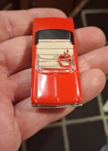 Aurora Vibrator # 1548 Red/tan/black Ford Sunliner Body