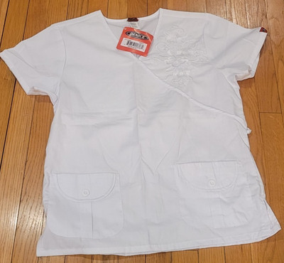 Denice Scrub V Neck with pockets embroidered flower White Size Small