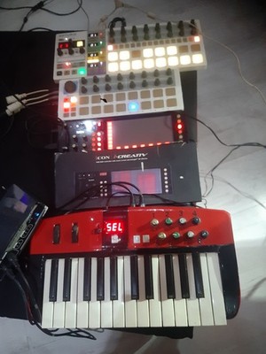Arturia Beatstep/Beatstep_Pro+Icon-Creativ+M_Audio Oxygen8''Syn+Midisport_Box 2X4