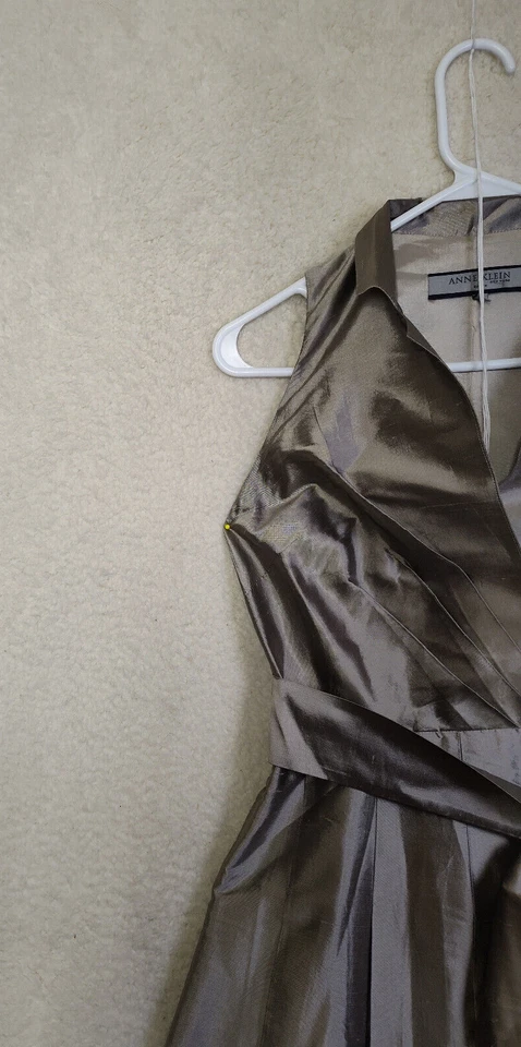 Vestido Feminino Anne Klein 6 Cinza Metálico 100% Seda Sem Mangas ALine Cinto Joelho G - Imagem 2 de 4