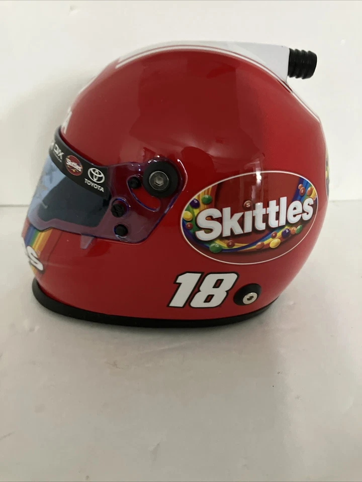Mini casco firmado por Kyle Busch Skittles certificado de autenticidad Foto 4 de 4