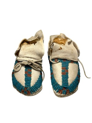 #ad #ad Anitque Native American Nothern Plains Sioux Baby or Child Beaded Moccasins $275.00