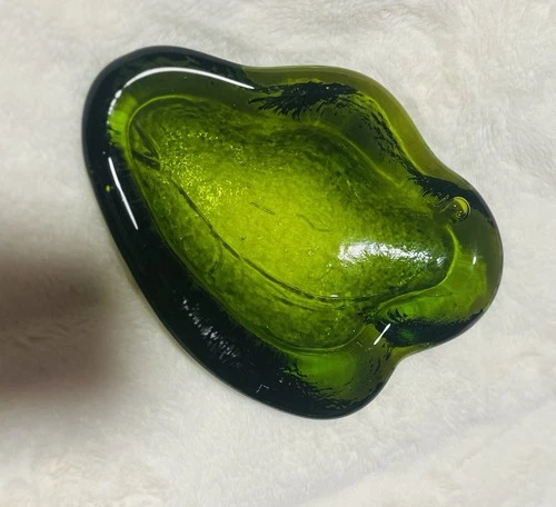 Vintage Blenko Glass 966 Freeform Amoeba Ashtray In Green Glassfrom The 1960s..