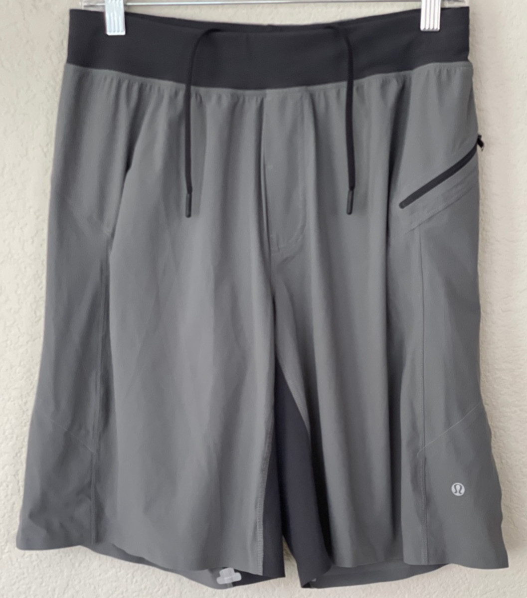 LULULEMON T.H.E. Linerless Shorts Gray Black Key Fob Men's M Shorts