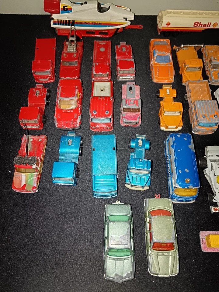 Lot ~37 MAJORETTE vintage à restaurer – TOTAL citerne + hors-bord – pièces - Photo 4/4