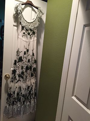 100% Authentic GUCCI White/Green Floral Lace Runway Long Dress Size:40 $9995+Tax | eBay 100% Authentic GUCCI White/Green Floral Lace Runway Long Dress Size:40 $9995+Tax | eBay