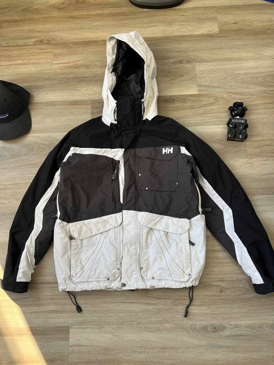Halley Hansen Vintage Skiing and snowboarding jacket Men’s Black/ White Size M