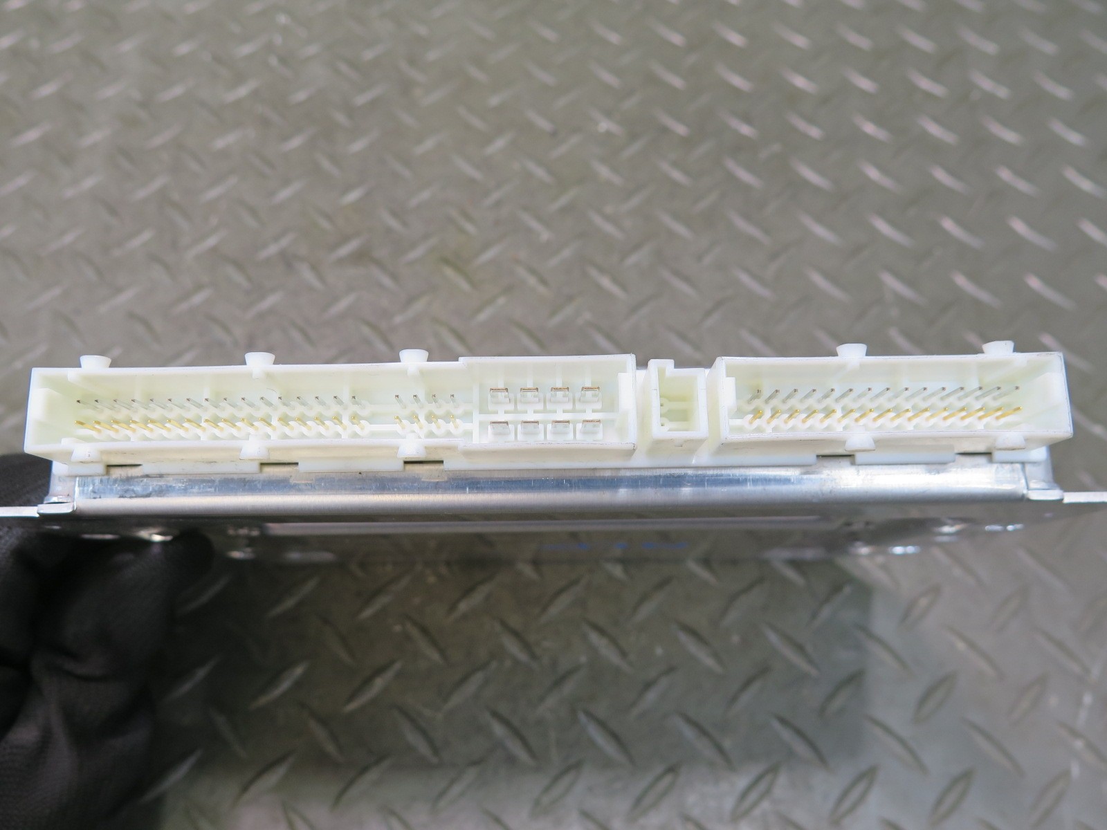 2017-2020 MASERATI LEVANTE M161 ACTIVE AIR SUSPENSION CONTROL MODULE 670101215