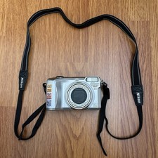 Nikon Coolpix 4800 Digital Camera 8.3x Optica...