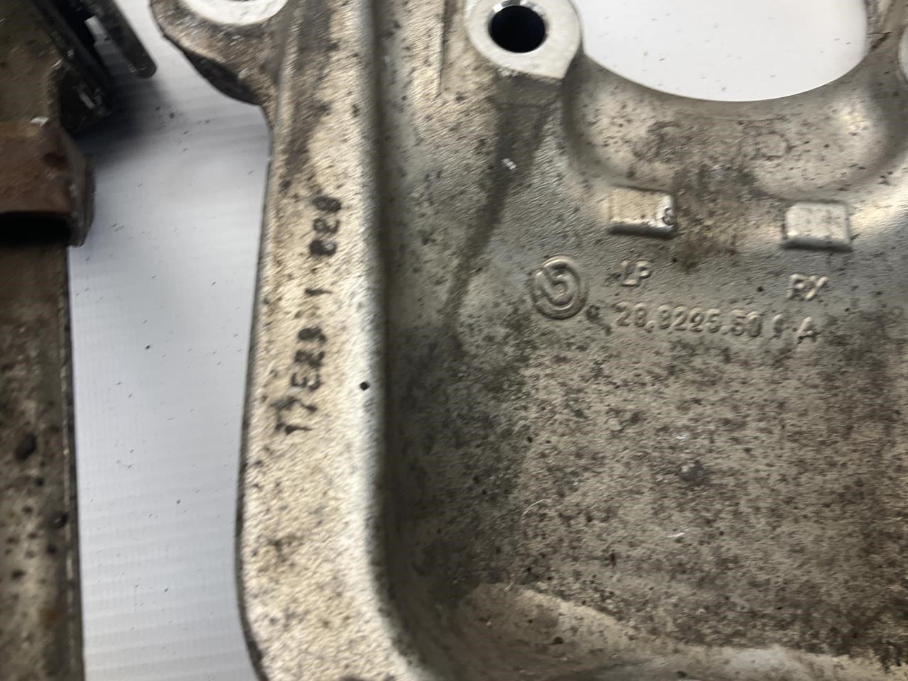09-19 Maserati GranTurismo Front Left Driver Spindle Knuckle w/ Arm Set (3) Q