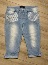 No Boundaries Light Wash Lace Pocket Capri Je...