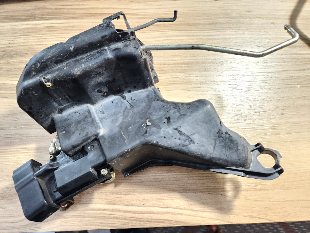1999-2003 toyota solara passenger door lock latch 69303-06010