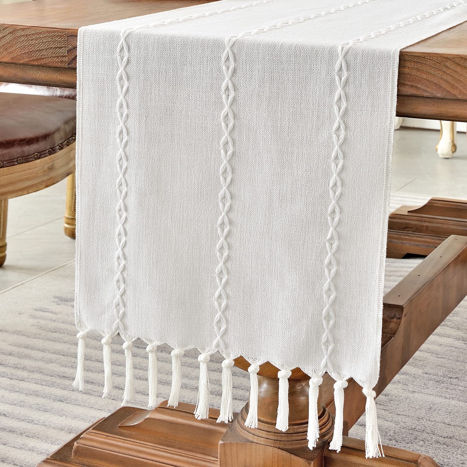 Chemin de table lin blanc 275cm avec glands pour protéger et sublimer la table