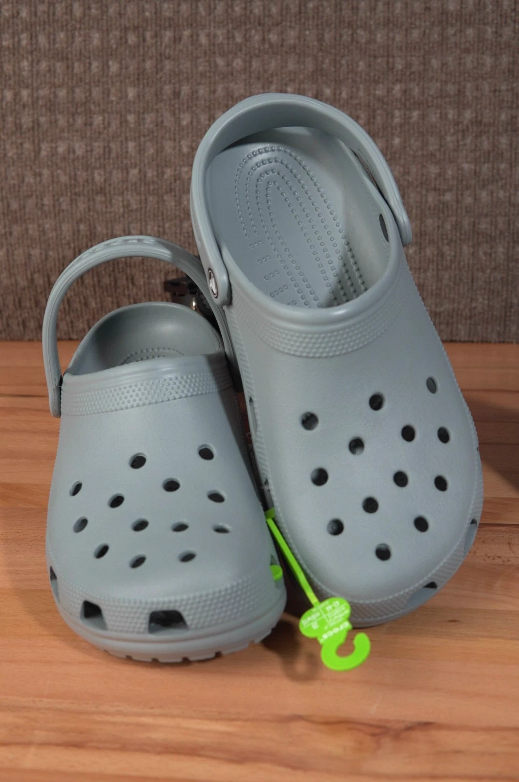 Crocs Unisex-Adult Classic Clogs for Women and Men, Concrete, 12 Women/10 Men
Opens in a new window