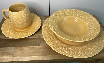 WALT DISNEY GALLERY  THEODORA  Yellow Mickey & Friends Dinnerware LE NWT