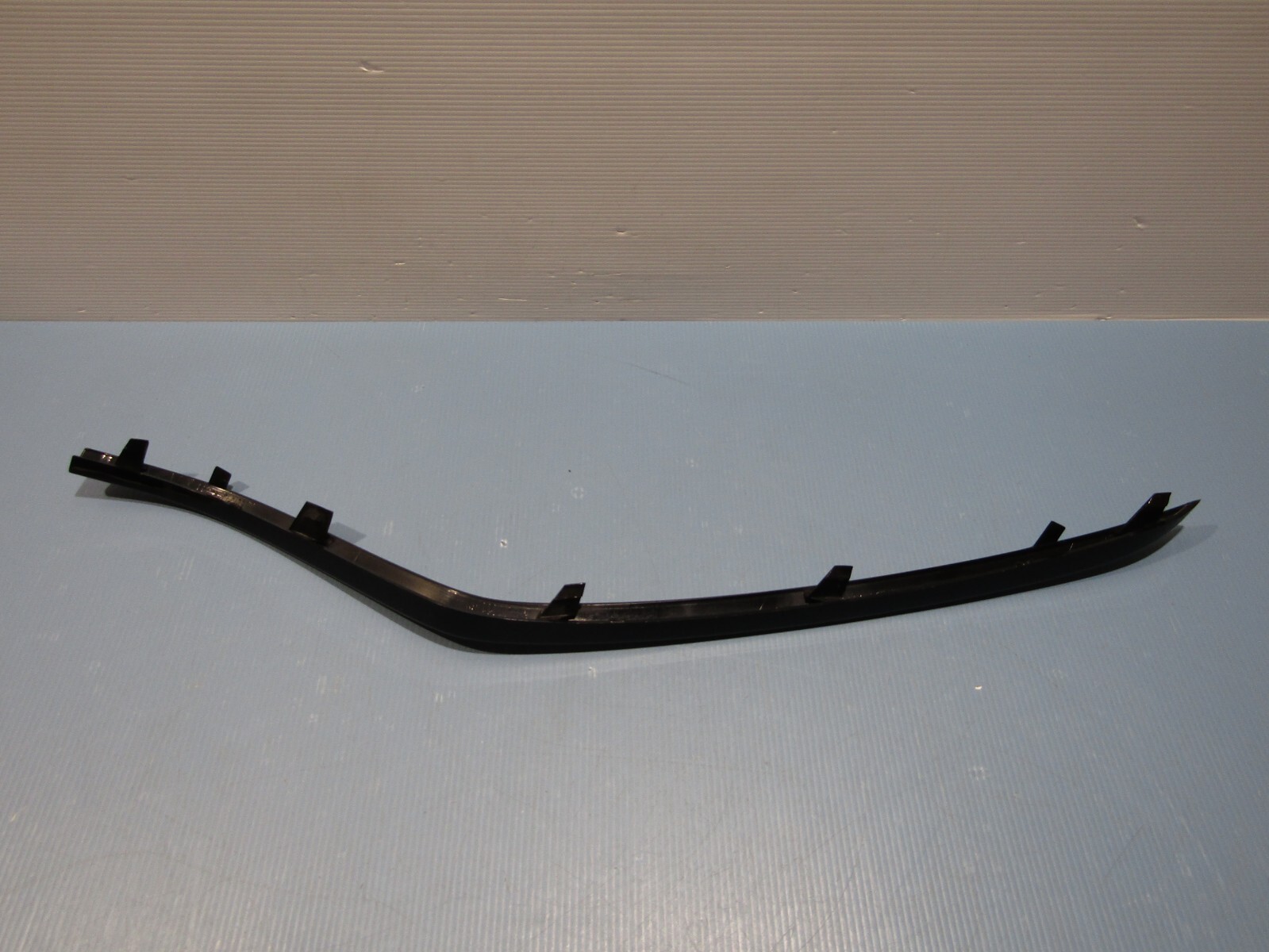 MERCEDES BENZ Cls-63 W218 Front Bumper Right Moulding Chrome  