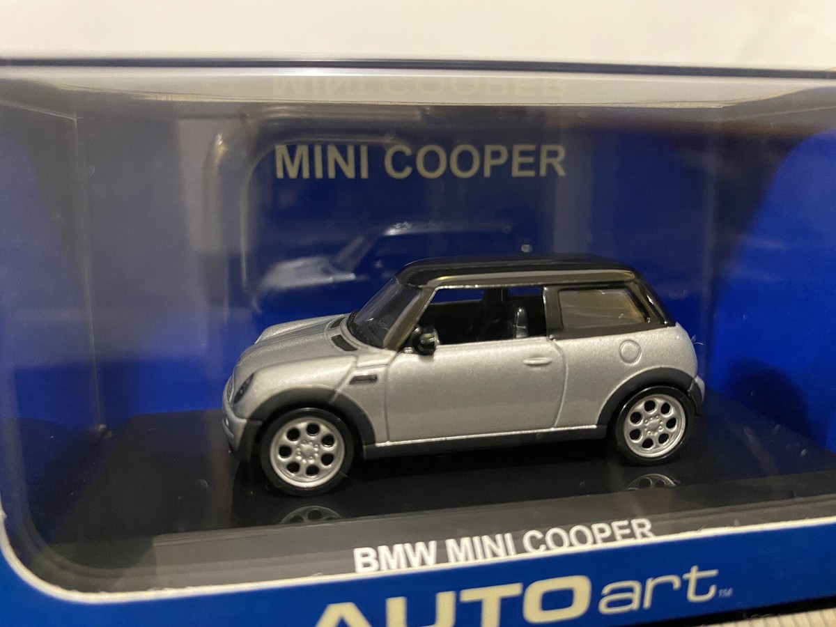 AUTOart - 最終価格 AUTOart 1/18 MINI COOPER AUTOART 75001 Scale 1/18 | MINI COOPER 2006 SILVER BLACK