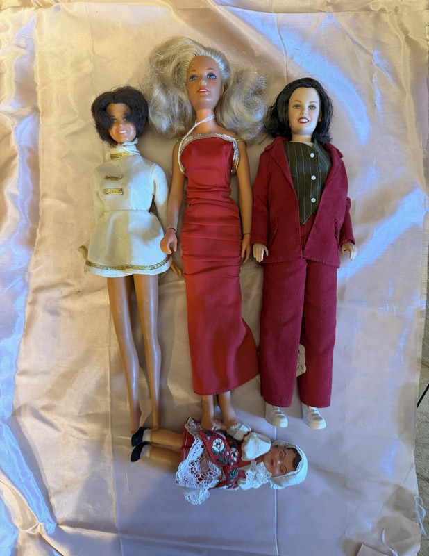 Barbie Kenner Rosie Lot of 4 Vintage 12in Fashion Dolls w/ Outfits, Removable