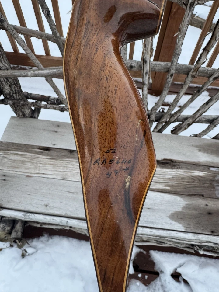 Arco recurvo vintage Wing Archery Red Wing Hunter AMO 52” 49# para diestros Foto 3 de 4