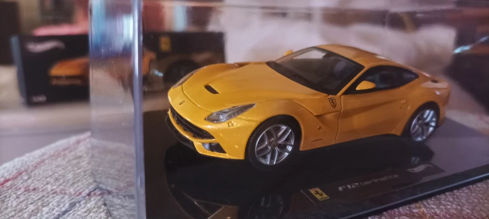 ferrari f12 de chez Hot Wheel Elite au 1/43 - Photo 2/4