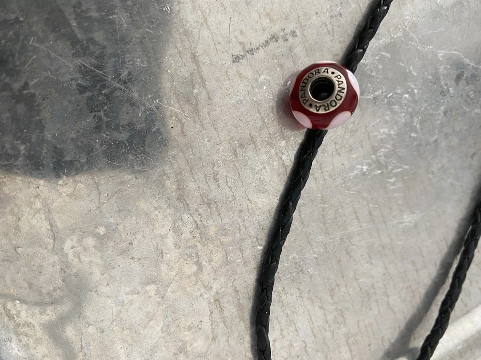 Auténtico Pandora Rojo y Rosa Lunares Cristal de Murano Dije Collar de Cuero Negro Foto 4 de 4