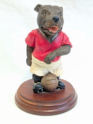 Blythe Collectables Dogsbodies Classics 357 Down The Wing Staffy Footballer