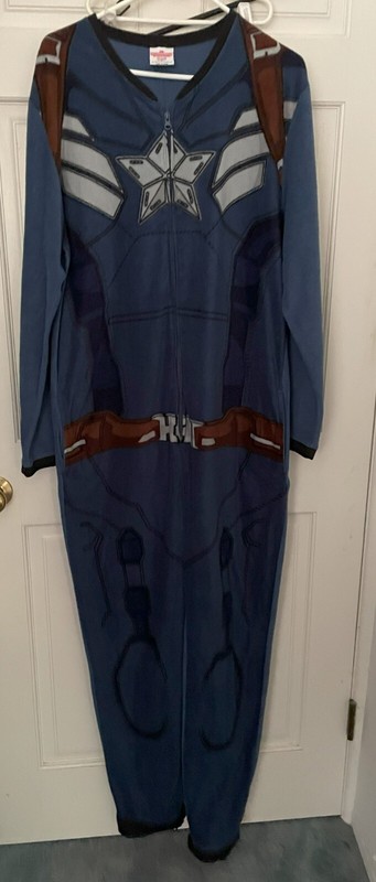 Captain America Adult jumpsuit, The Winter Soldier, Large, has pockets