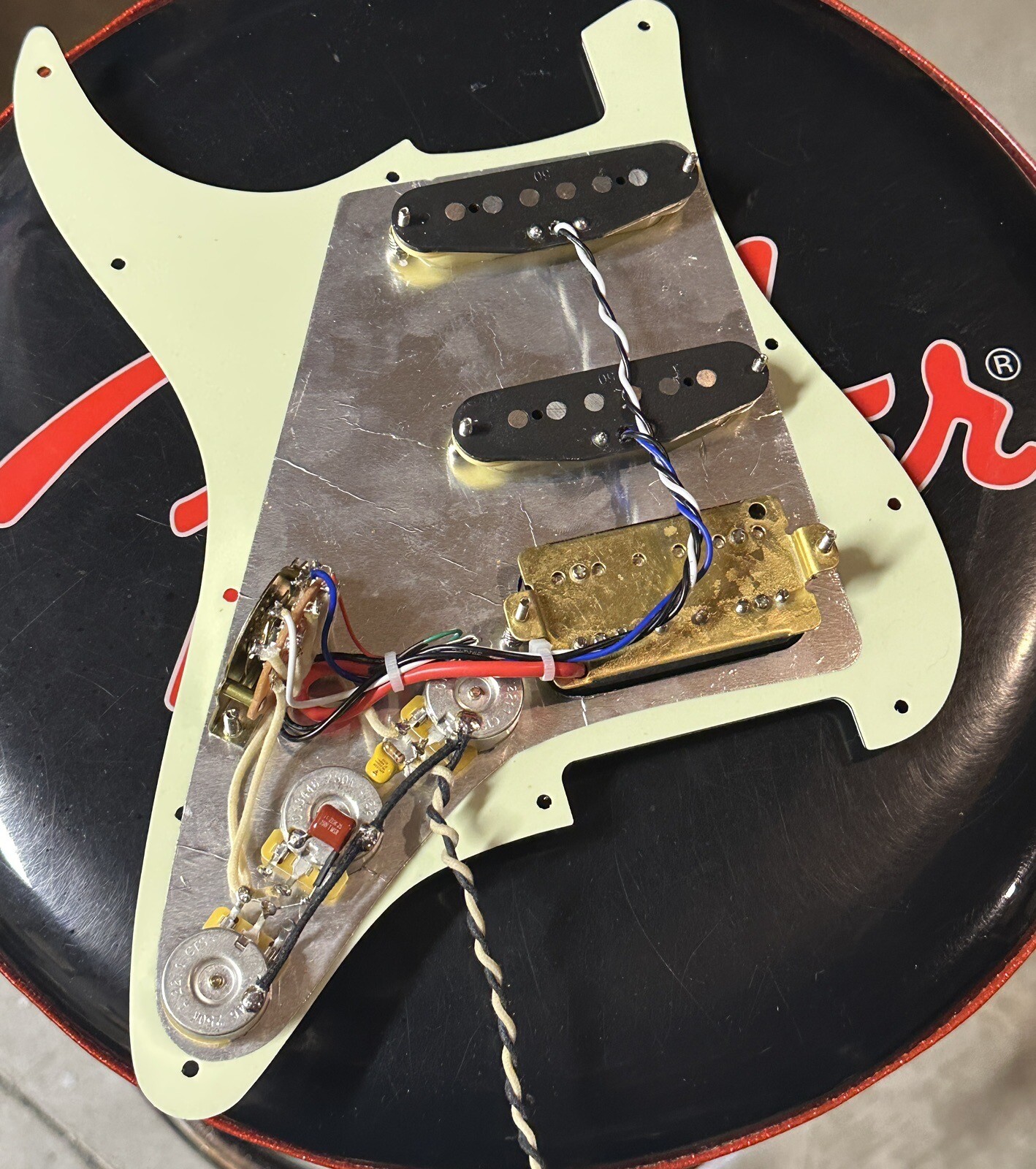 Fully Loaded HSS Stratocaster Compatible Scratchplate Alnico V Pickups - White E - Foto 2