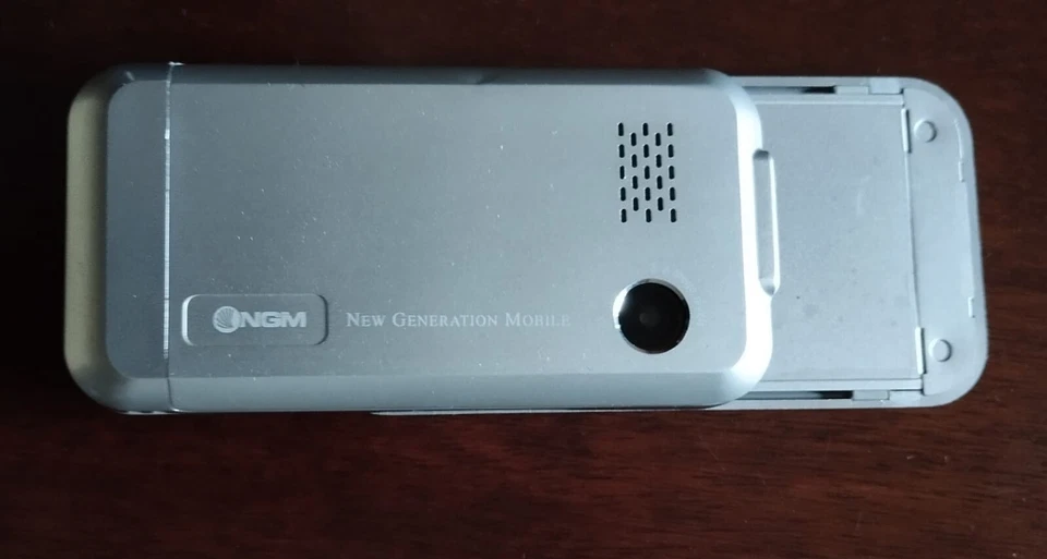 Cellulare vintage NGM mod.Elvis Silver - Immagine 3 di 4