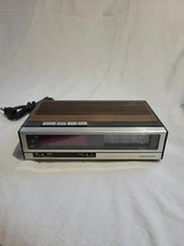 Soundesign Clock Radio Model 3659 AM/FM w/ Alarm