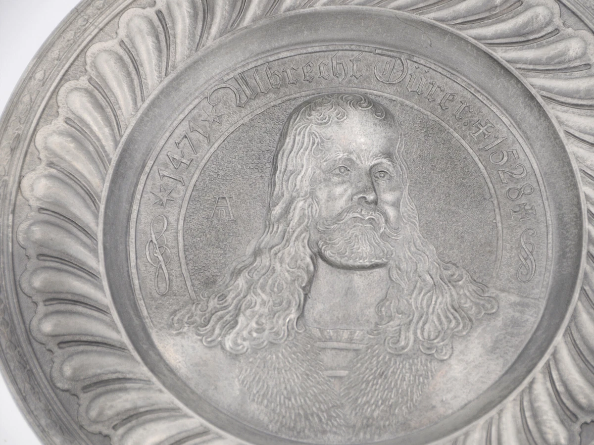 Zinnteller Albrecht Dürer im Pelzrock Münchner Selbstbildnis Relief Wandteller