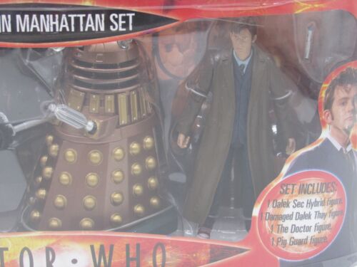 Doctor Who Daleks in Manhattan Set New in Box - Picture 3 of 4