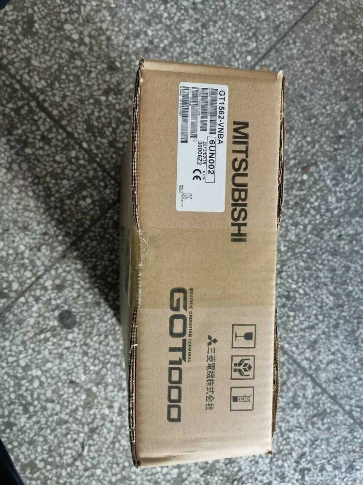 1PC Mitsubishi GT1562-VNBA Touch Panel New In Box Expedited